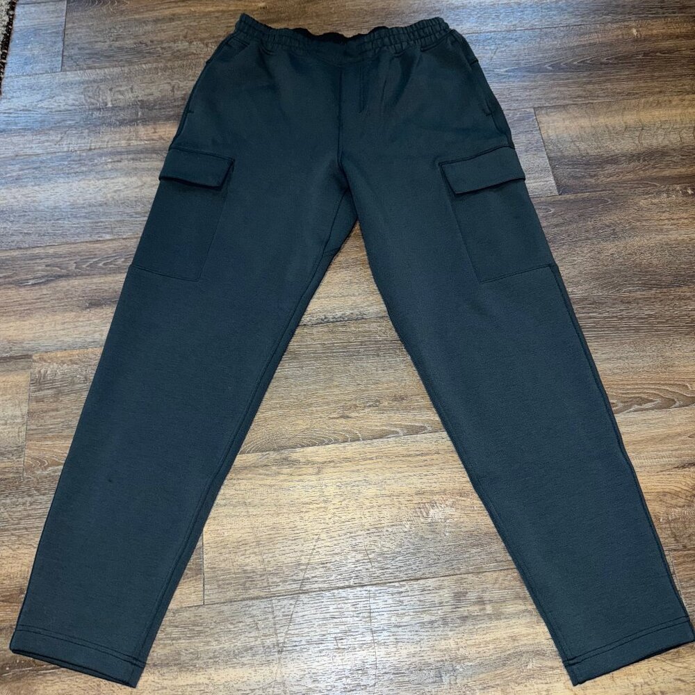 Lululemon Smooth Spacer Classic-Fit Cargo Pant, M, Black / Army Green